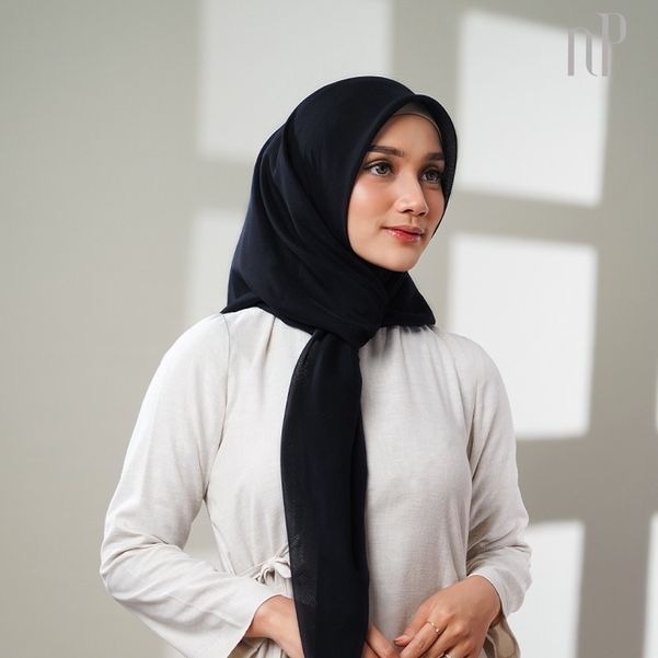 Paris premium Hitam