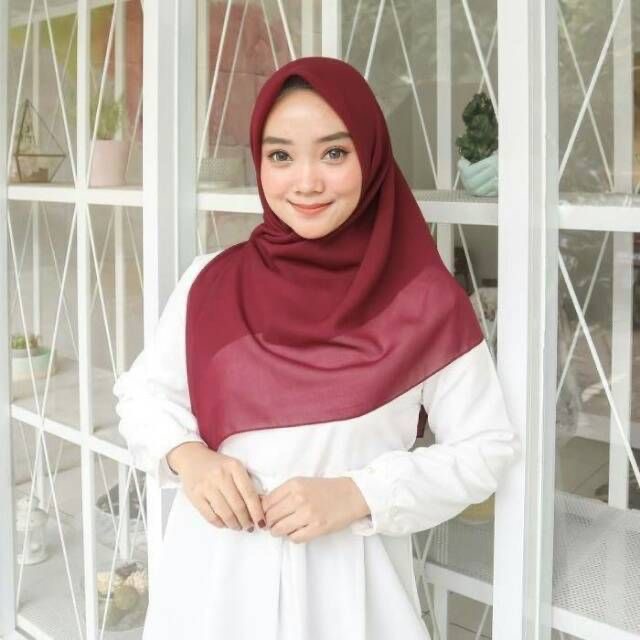 Bella square maroon