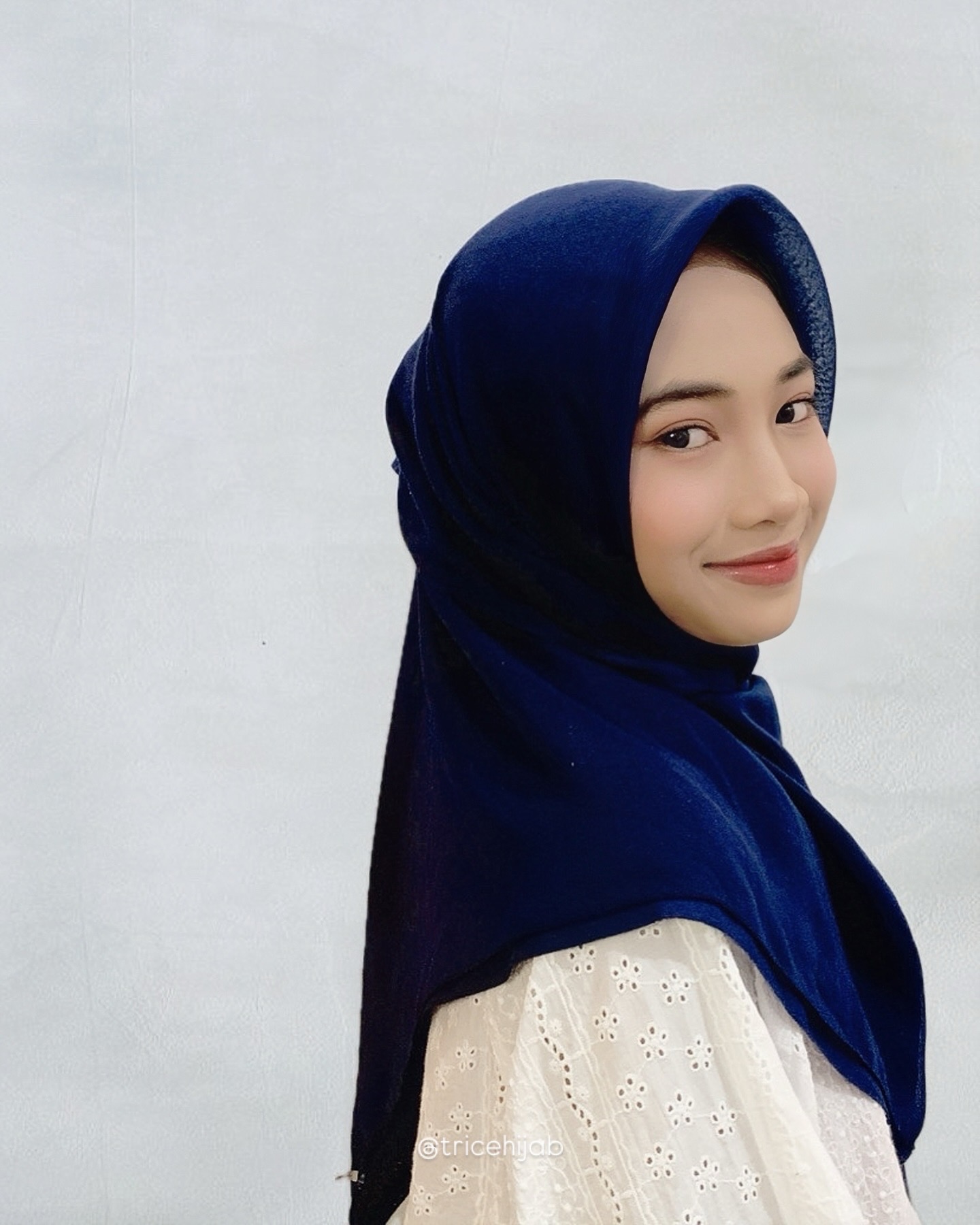 Bella square navy